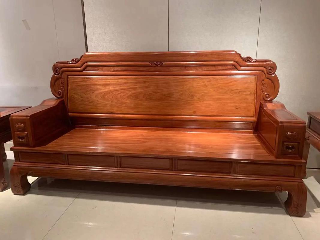 红木家具保养"禁忌"：能不能打蜡？能不能用水擦？老木匠的3条忠告(图1)