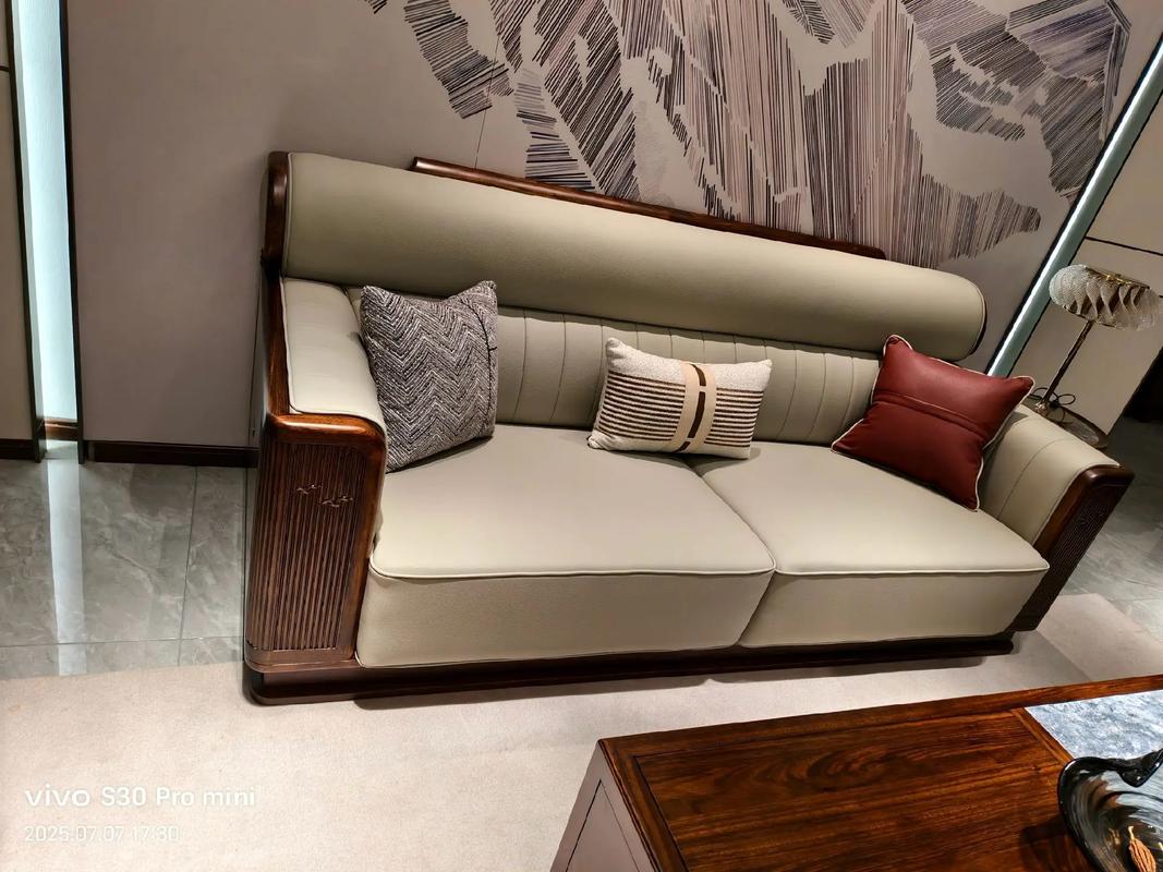 67%城市家庭选择修家具：实木/皮质家具养护避坑指南(图1)