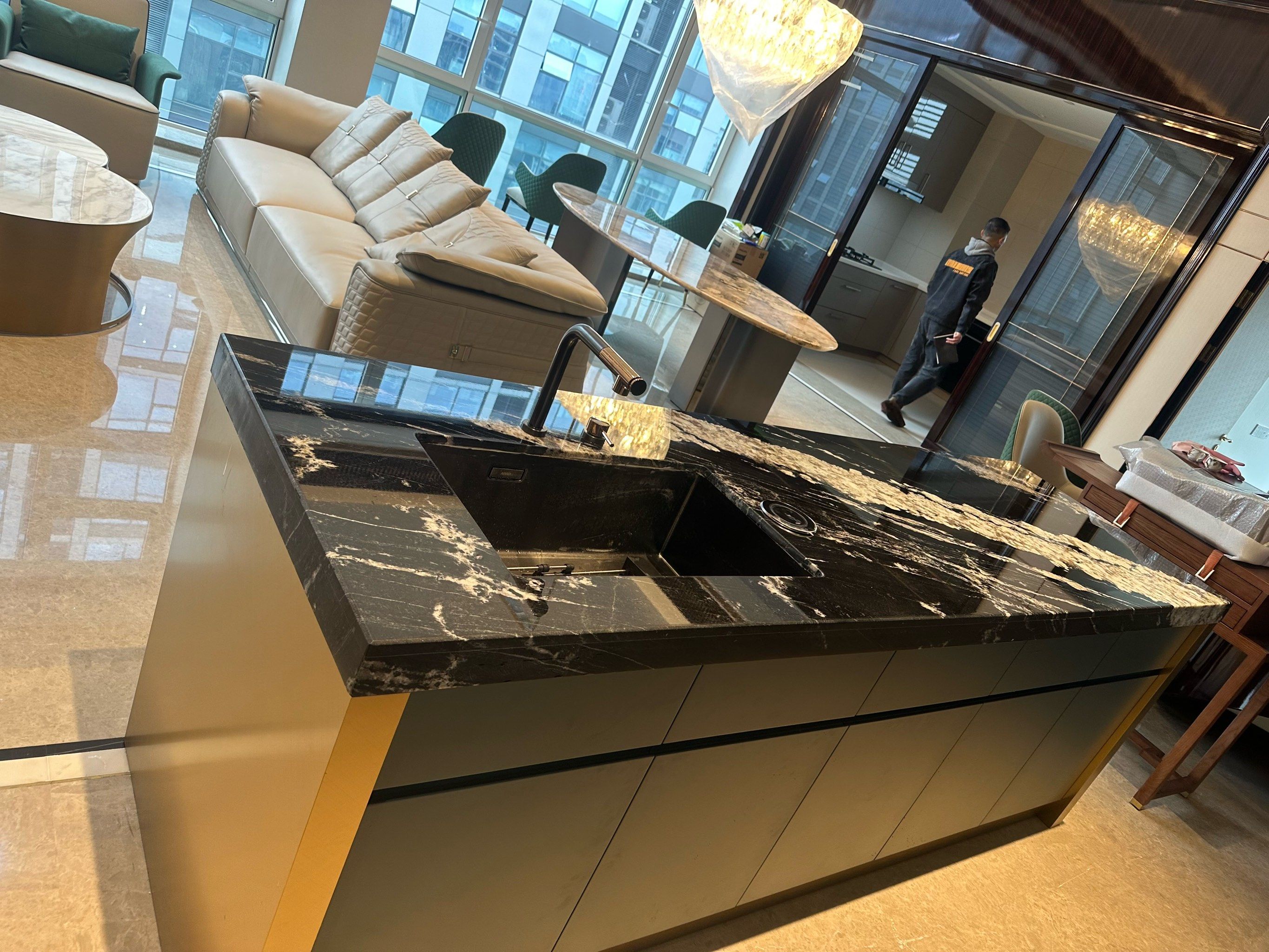 存量房时代不换家具!维修贴膜+局部翻新,低成本拿捏家居质感(图2)