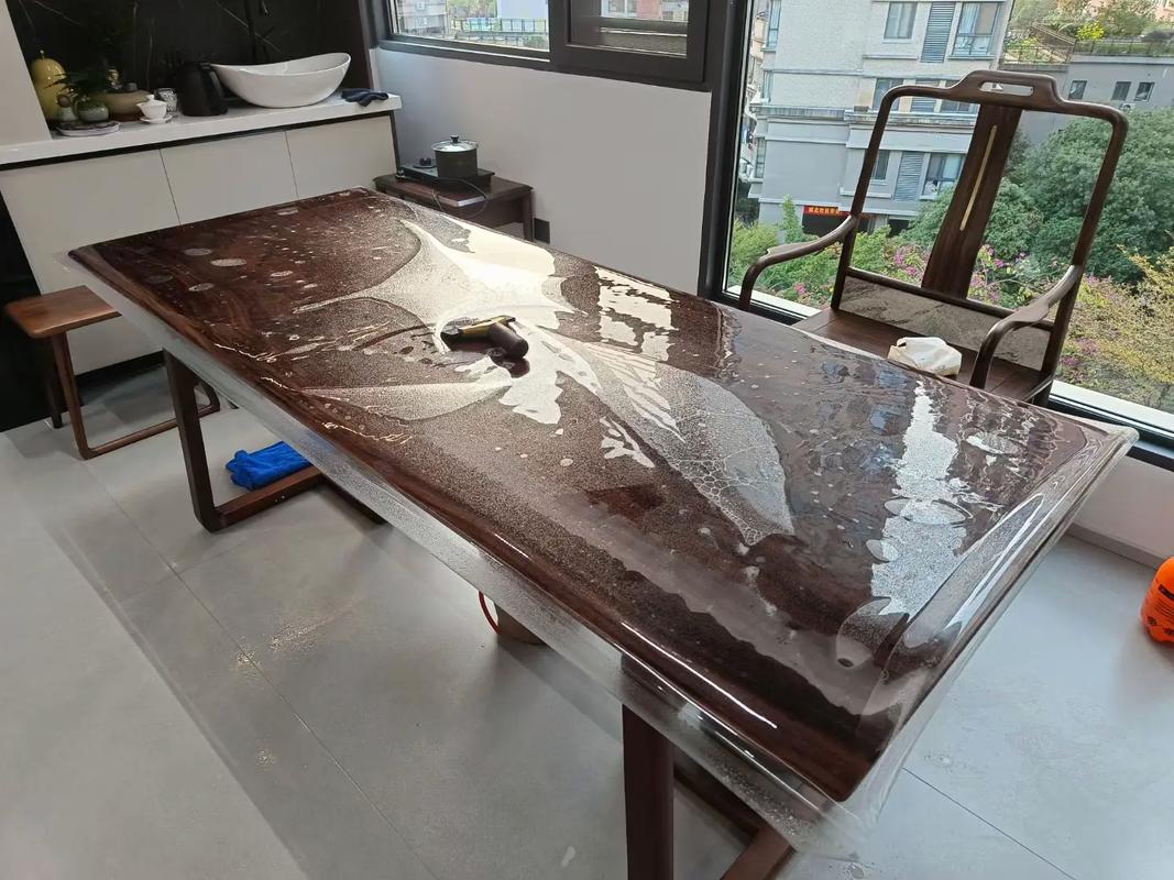 省钱攻略:家具刮花不用扔,专业贴膜维修,接住家居消费降级红利(图1)