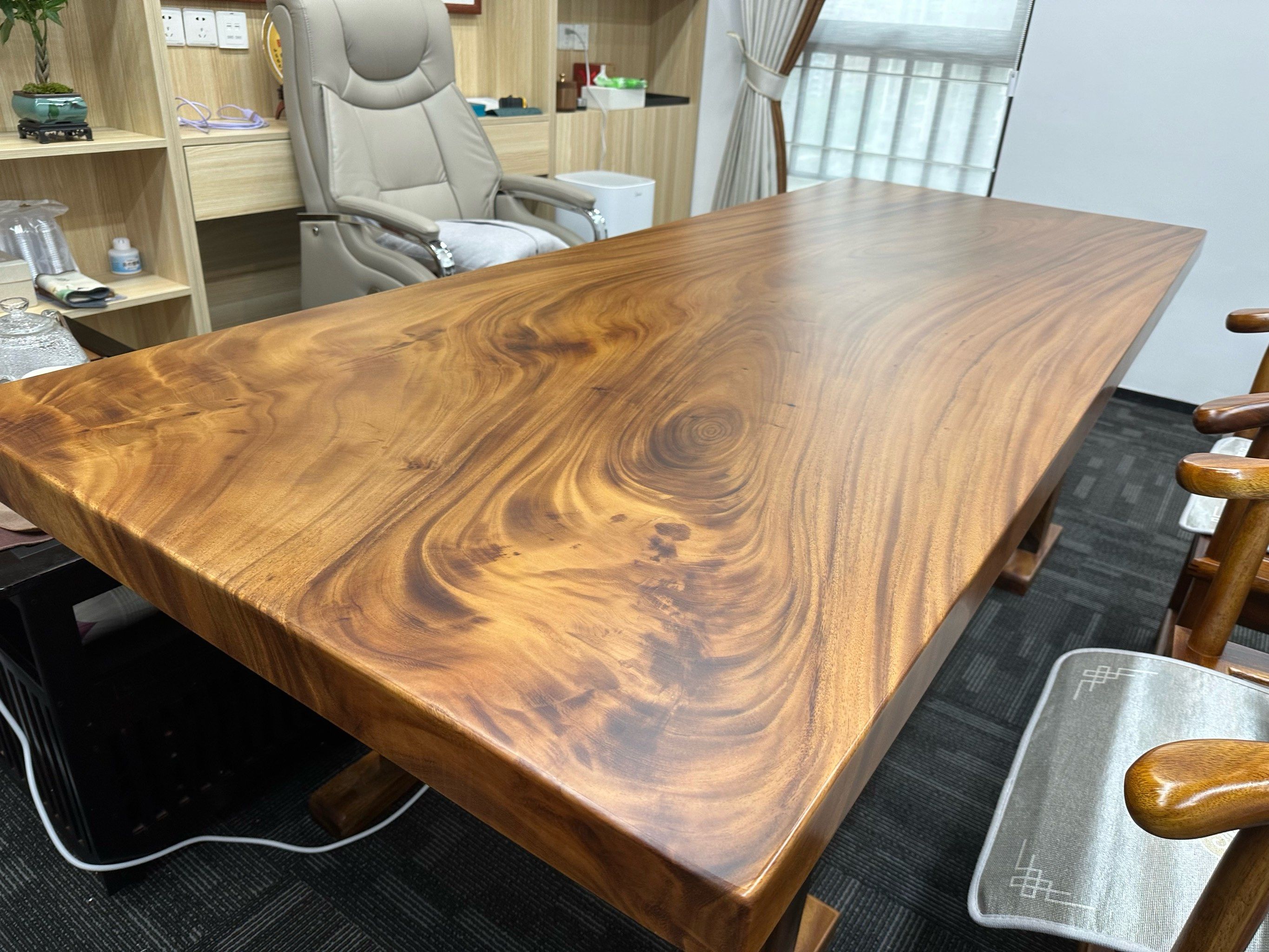 沙发脱色、材质不符维权难？家具维修贴膜防刮防旧，从源头避坑(图1)