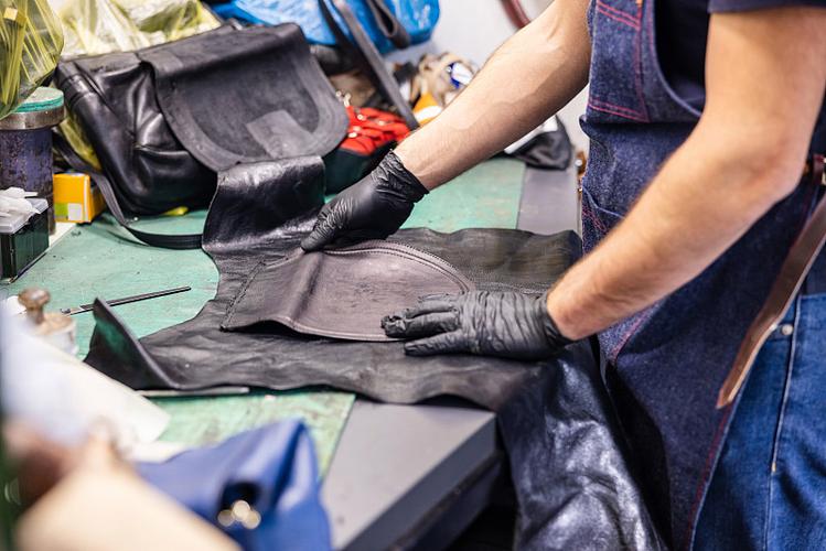 家装消费升级潮!沙发翻新+皮革维修,花小钱解锁 “顶配” 居家体验(图3)