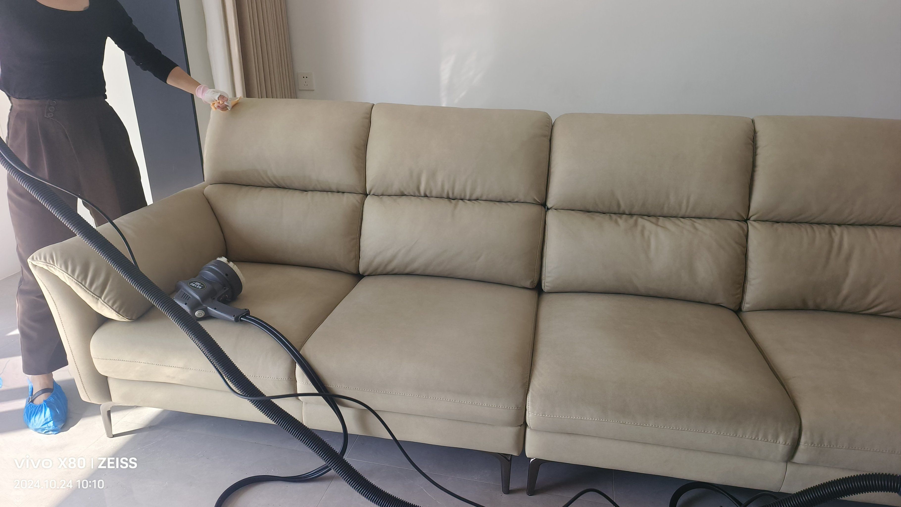 家居 “以旧焕新” 热潮来袭,沙发清洗+皮革破损维修,告别闲置浪费(图2)