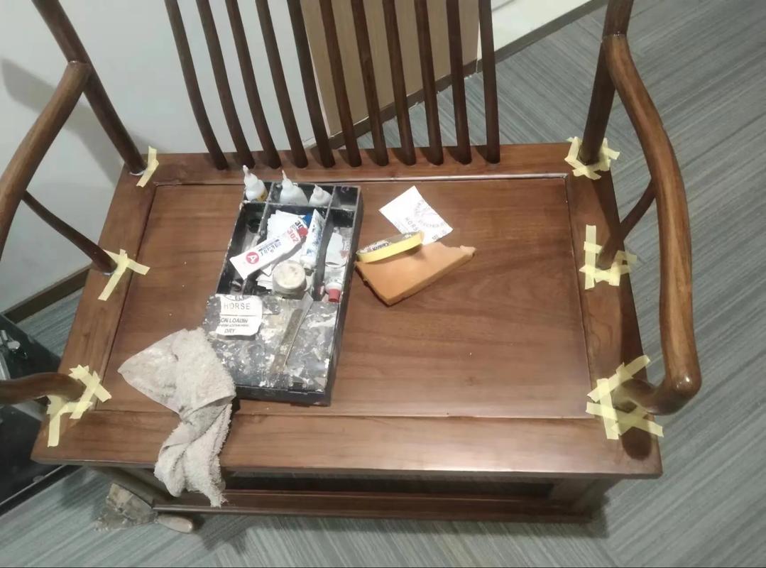 旧物改造热潮下，家具维修成新宠！缝补裂线+沙发加弹簧，82% 95后首选翻新(图2)