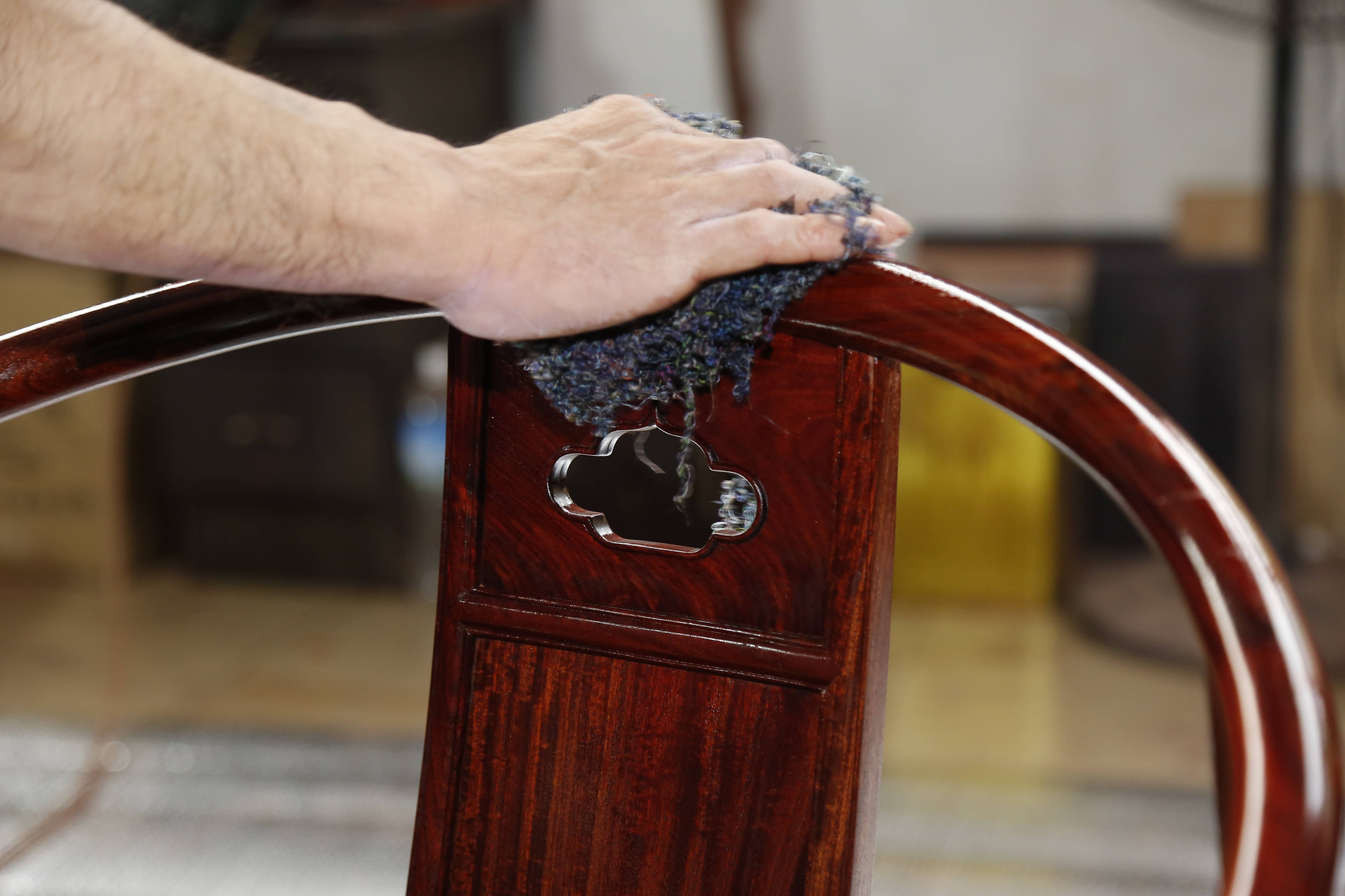 红木价差超2万？做好维修保养，让家具远离“贬值陷阱”(图1)