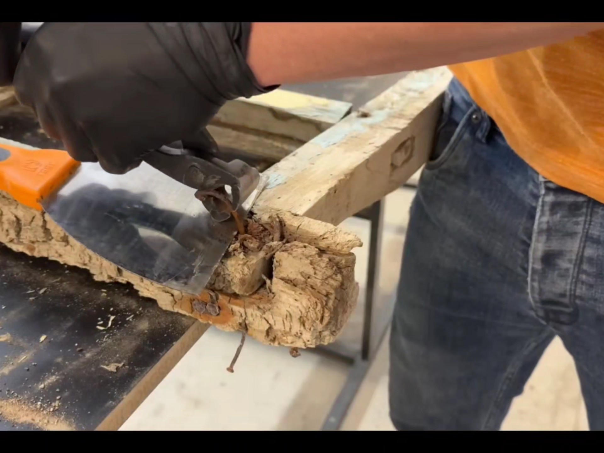 红木家具维修技术揭秘：榫卯修复、烫蜡保养的老师傅手艺(图4)