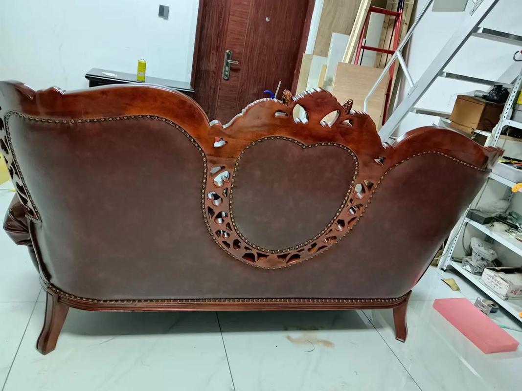 布艺沙发维修换面：旧沙发焕新攻略，省钱又环保的家居改造方案(图2)